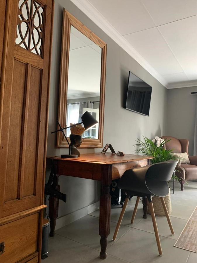 Battiss Guest House Pretoria-Noord Extérieur photo