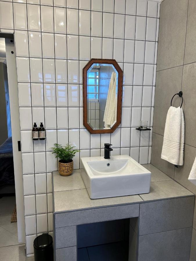 Battiss Guest House Pretoria-Noord Extérieur photo